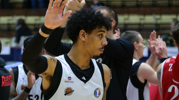 Баскетболист «Автодора» Эдвардс отказался возвращаться в Россию после поездки в США