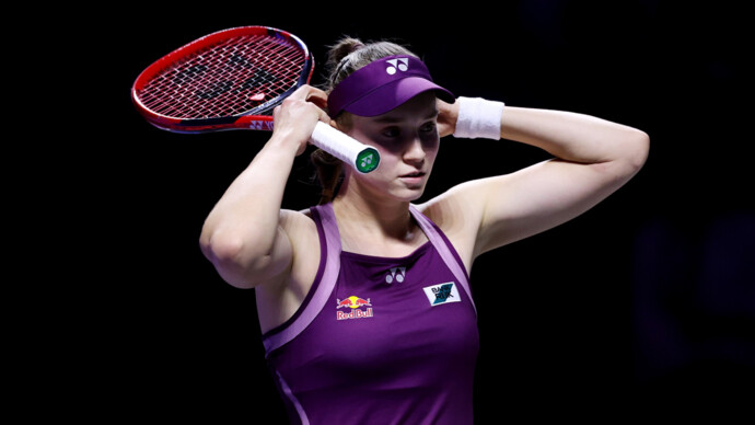 Рыбакина меньше чем за час обыграла Анисимову в матче Итогового турнира WTA