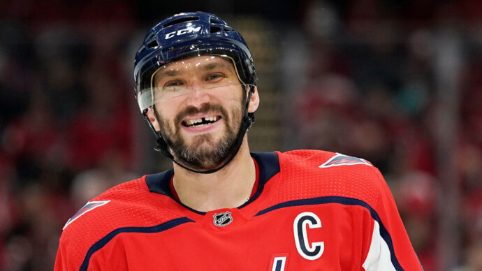 Боже, что у него за бросок! Овечкин положил три шайбы и уничтожил Детройт в матче НХЛ