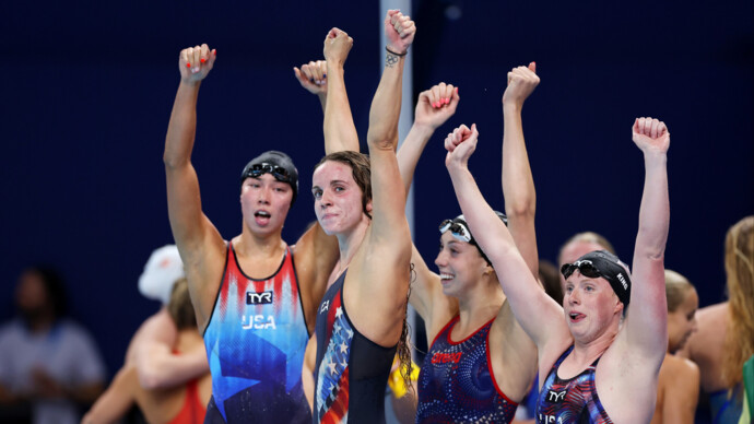 Женская сборная США по плаванию обновила мировой рекорд в комбинированной эстафете на Олимпиаде‑2024