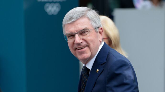 Глава МОК Бах назвал «Сена‑сационными» соревнования по триатлону на Олимпиаде в Париже
