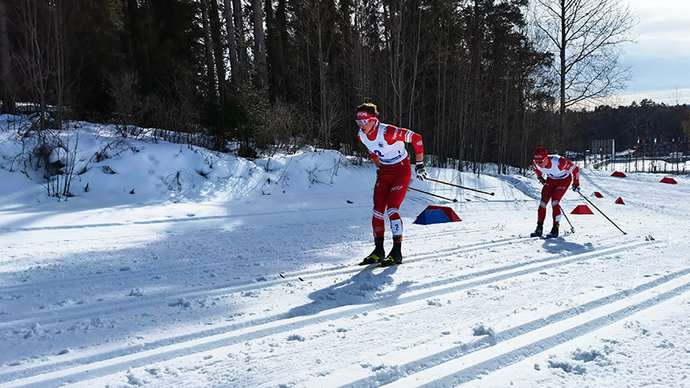Лыжник Порошкин победил в гонке преследования на турнире «Олимпийцы России», Большунов — шестой
