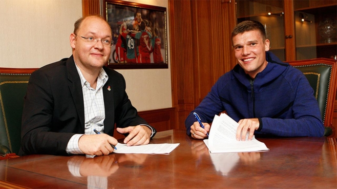 Денисов подписал долгосрочный контракт с «Локомотивом»