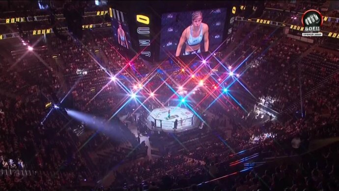 Кечоейра пытается стянуть с соперницы топик. UFC 291 (видео)