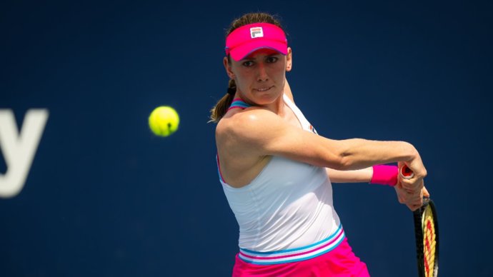 Александрова вышла в 1/8 финала теннисного турнира в Майами, обыграв девятую ракетку мира Бенчич