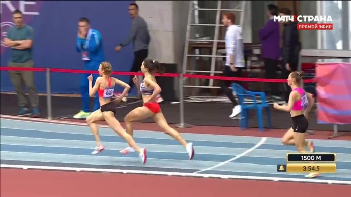 Финиш забега на 1500 метров у женщин (видео). Чемпионат России в закрытых помещениях. Легкая атлетика (видео)