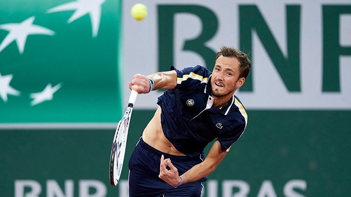 Медведев вышел в четвертьфинал турнира на Мальорке