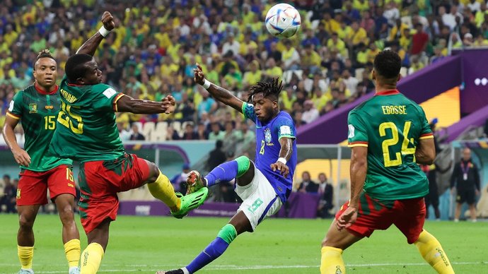Сборные Камеруна и Бразилии завершили вничью первый тайм матча ЧМ-2022