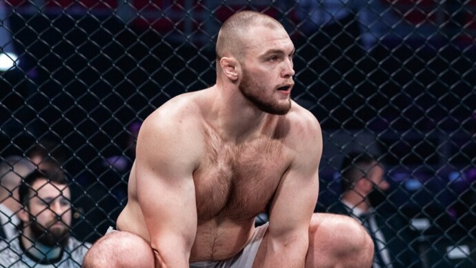 Россиянин Билостенный одержал победу над бывшим бойцом UFC Ивановым на турнире PFL