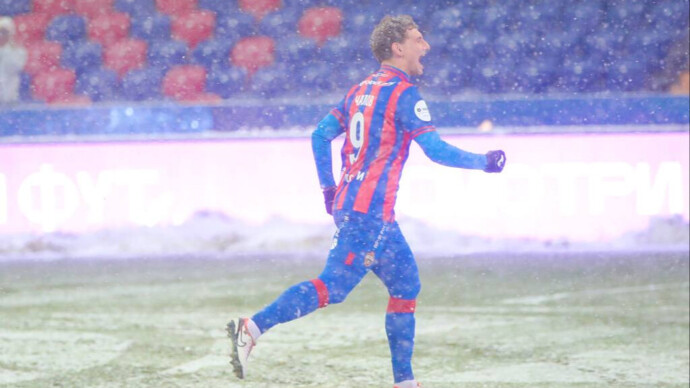 ЦСКА обыгрывает «Ростов» после первого тайма матча РПЛ, который проходит в снегопад