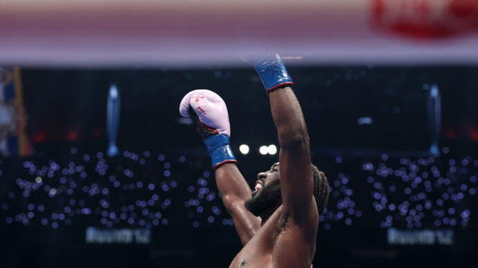 Непобежденный чемпион мира по боксу Кроуфорд объявил о завершении карьеры