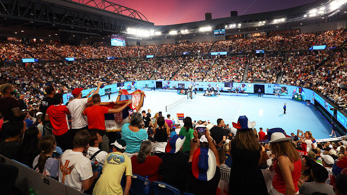 После матча Australian Open Джокович — Рублев болельщики размахивали флагами с Путиным и пели о дружбе России и Сербии