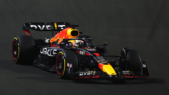 Ферстаппен одержал победу на Гран-при Саудовской Аравии. Действующий чемпион обошел Леклера за три круга до финиша