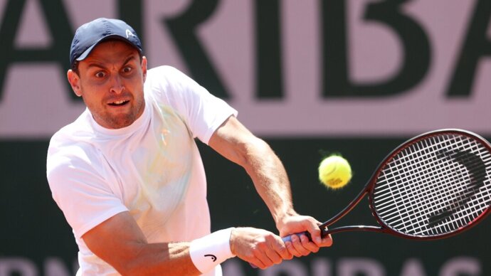 Карацев проиграл итальянцу Коболли на старте теннисного турнира в Женеве