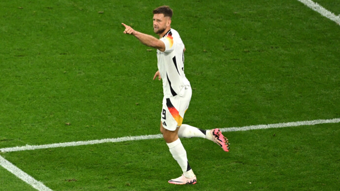 Футболист сборной Германии сломал руку болельщику перед матчем ЕВРО‑2024
