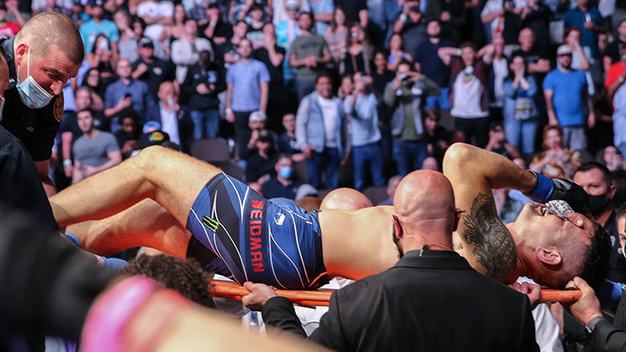 Вайдман успешно прооперирован после перелома ноги на UFC 261