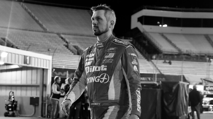 Бывший пилот NASCAR умер в возрасте 39 лет