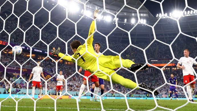 Польша — Аргентина — 0:0: Месси не реализовал пенальти в матче ЧМ-2022, Щенсный отразил удар. Видео