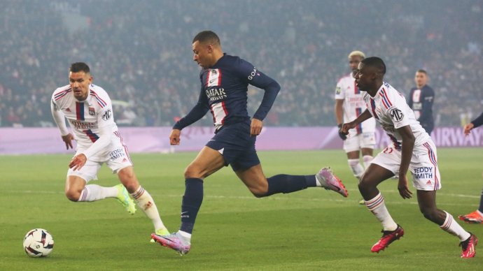 «Лион» всухую обыграл «ПСЖ» в гостевом матче Лиги 1