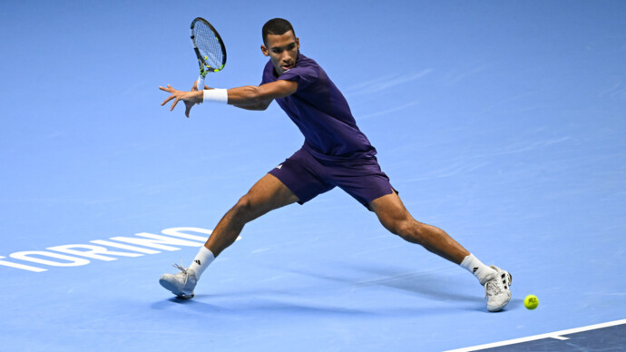 Оже‑Аляссим обыграл Зверева и вышел в полуфинал Итогового турнира ATP