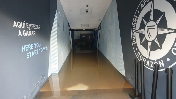 Стадион футбольного клуба Сельта затопило из-за разлива реки