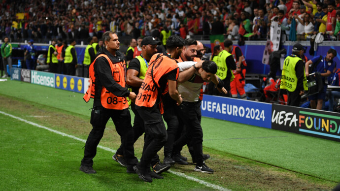 Стюарды избили болельщика на матче ЕВРО‑2024 Португалия — Словения