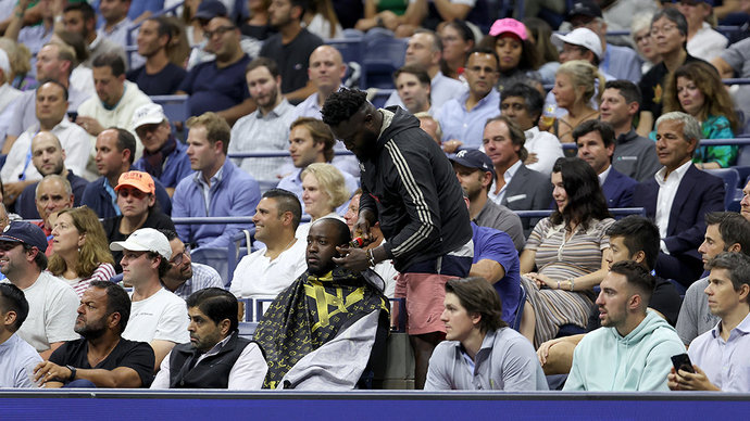Матч Хачанова и Кириоса на US Open прервали из-за стрижки волос на арене