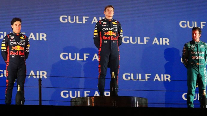 Ферстаппен выиграл Гран-при Бахрейна, Алонсо попал в топ-3, Леклер сошел из-за поломки