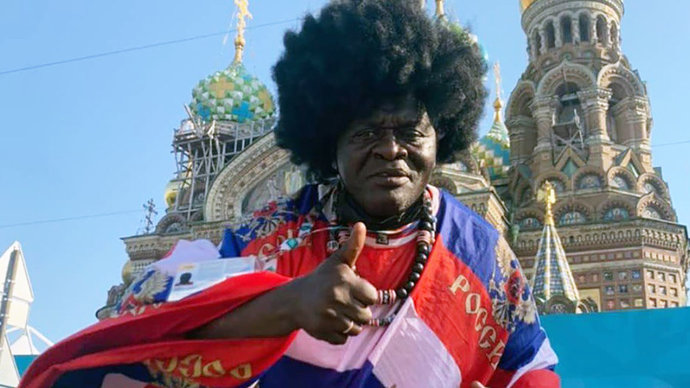Камерунский болельщик «Краснодара» заявил, что на родине на него завели уголовные дела из-за флага России