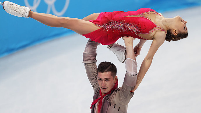 Мишина и Галлямов с личным рекордом стали вторыми в короткой программе на командном турнире ОИ