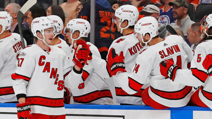 Кузнецов и Свечников помогли «Каролине» выбить «Нью-Йорк Айлендерс» из плей‑офф НХЛ