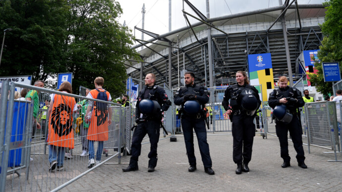 Полиция в Германии применила оружие для задержания мужчины с топором на ЕВРО‑2024
