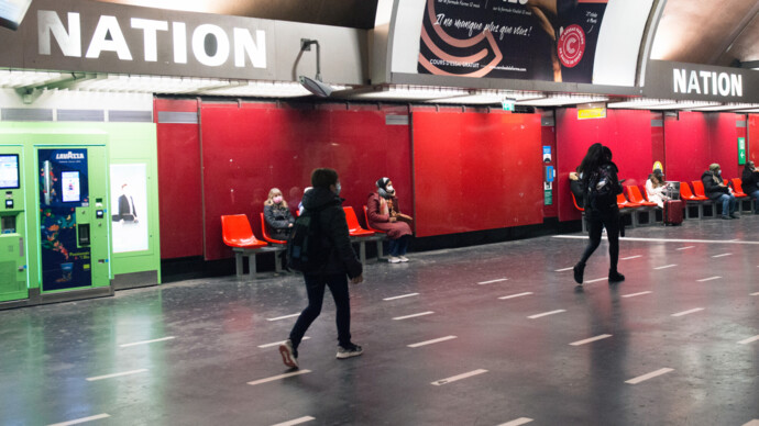 В Париже мужчину с гипсом на руке приняли за террориста и эвакуировали пассажиров из станции метро — СМИ