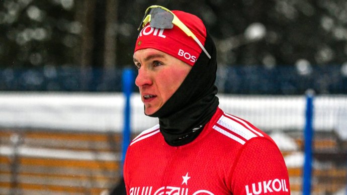 Большунов выиграл золото в скиатлоне на «Чемпионских высотах», Устюгов стал вторым
