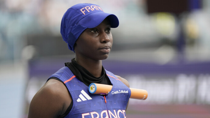 Французская бегунья, которую не хотели допускать на открытие Олимпиады‑2024 из‑за чадры, примет участие в церемонии