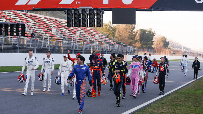 Пять гонщиков «Формулы-1» отказались вставать на колено перед гонкой Гран-при Австрии