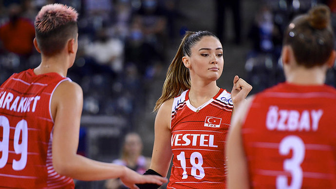 Сборные Турции и Франции вышли в четвертьфинал ЧЕ по волейболу
