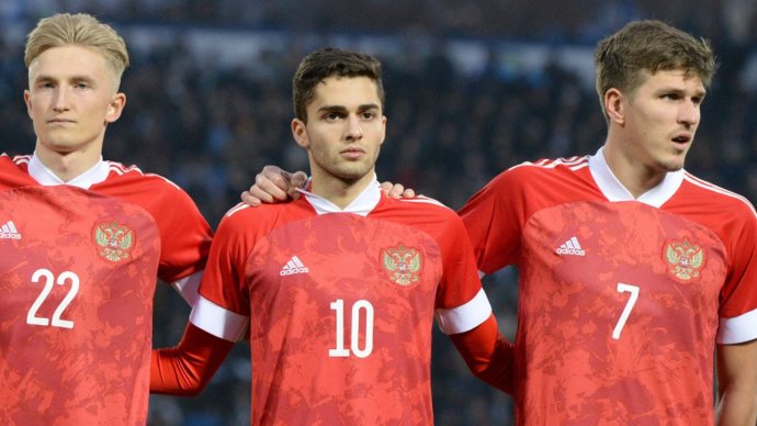 Матчи с Ираном и Ираком — возможность для сборной России напомнить о себе футбольному миру, считает Семин