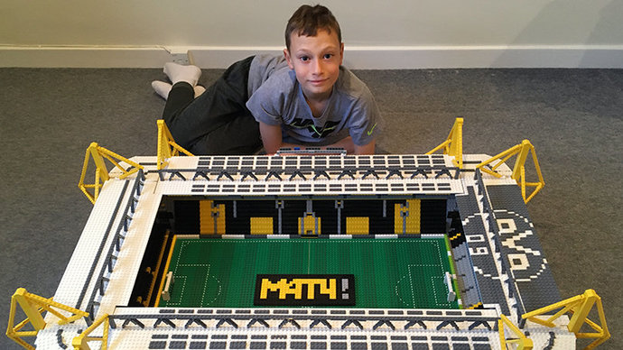 «Российские стадионы невероятные». 12-летний британский школьник хочет построить арены РПЛ из Лего
