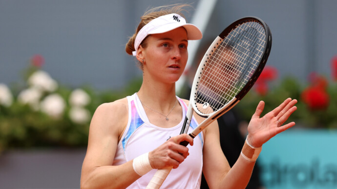 Самсонова проиграла Шнайдер во втором круге теннисного турнира в Риме