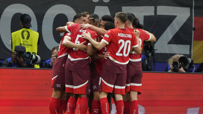 Сборная Швейцарии обыгрывает команду Германии после первого тайма матча ЕВРО‑2024