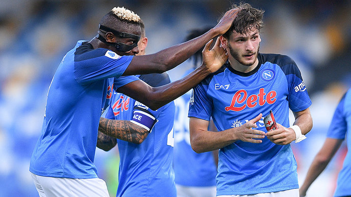 «Наполи» в гостях обыграл «Лацио», «Милан» одержал победу над «Интером» в дерби
