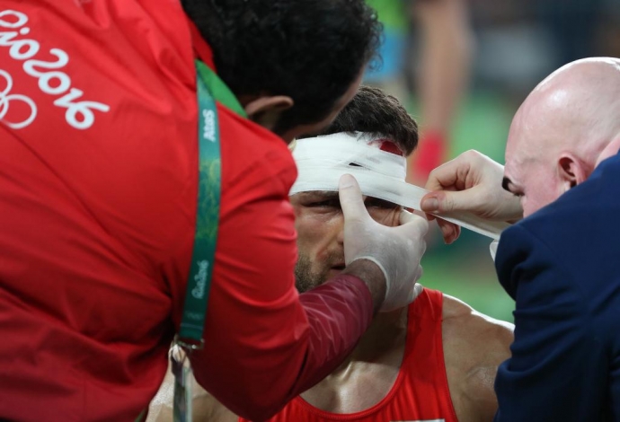 Россиянин Аниуар Гедуев завоевал серебряную медаль Олимпиады в соревнованиях по вольной борьбе в весовой категории до 74 кг.