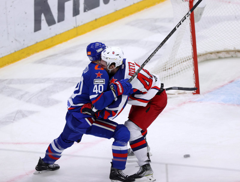 Канадец подло напал на русского хоккеиста после матча. И понеслось!
