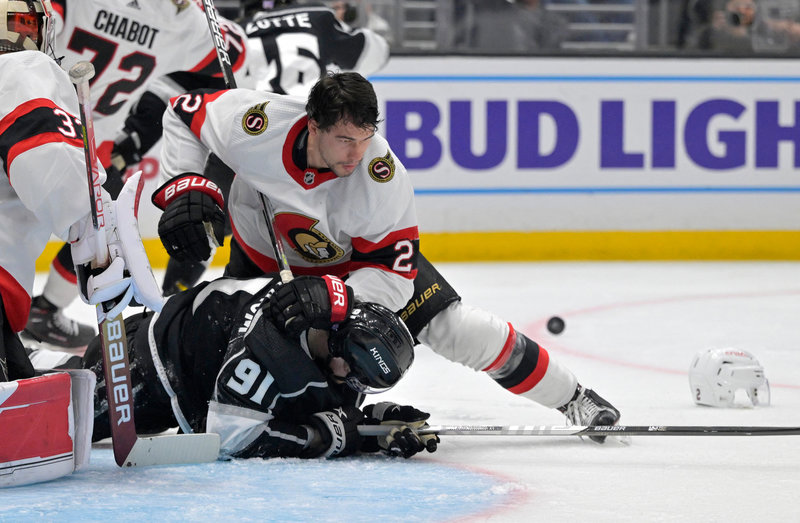 Русского хоккеиста НХЛ травмировали жестоким ударом. Зарядили с метра прямо в лицо!
