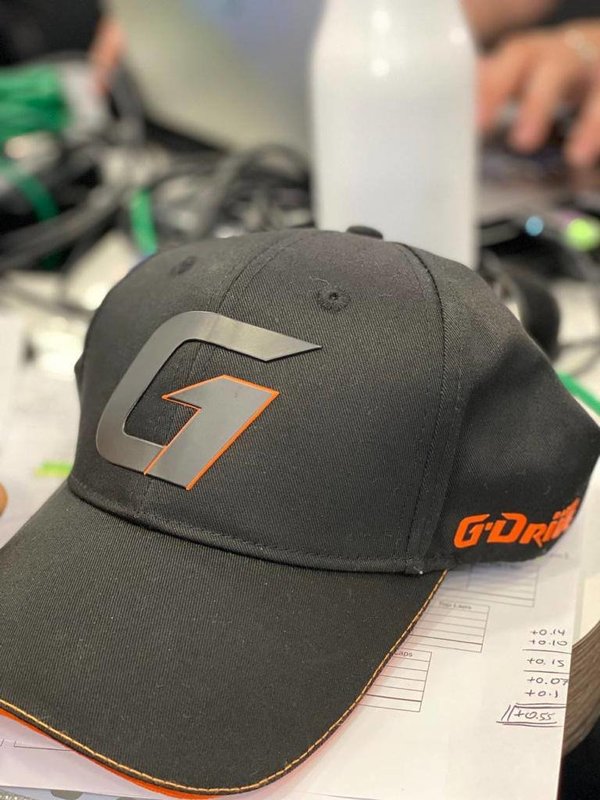 Российская команда G-Drive Racing выпустила кепки из переработанного пластика (фото)