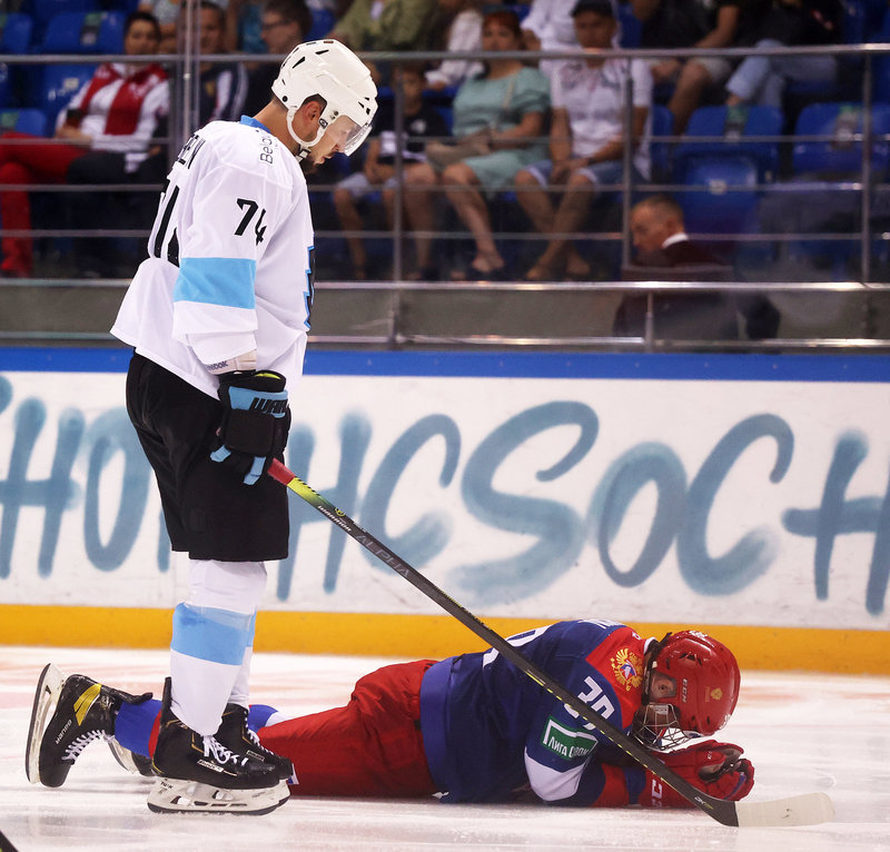 Главную надежду российского хоккея сломали жестким силовым приемом. Сам виноват?