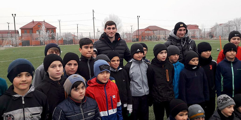 Зелимхан Бакаев, каким вы его не знали: коробка в Жулебино, смена агента, предложение из Европы и школа для 70 детей