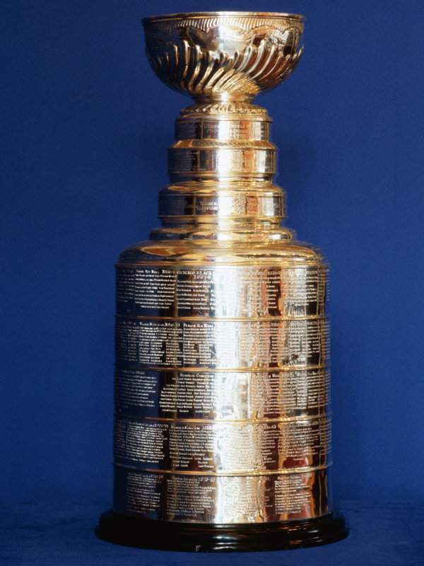 Новые чемпионы НХЛ сломали Кубок Стэнли прямо на льду. Но Овечкина не переплюнули!