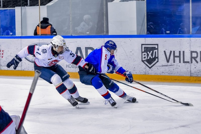 Российского хоккеиста жестоко наказали за глупую ошибку. Он неправильно лечил насморк